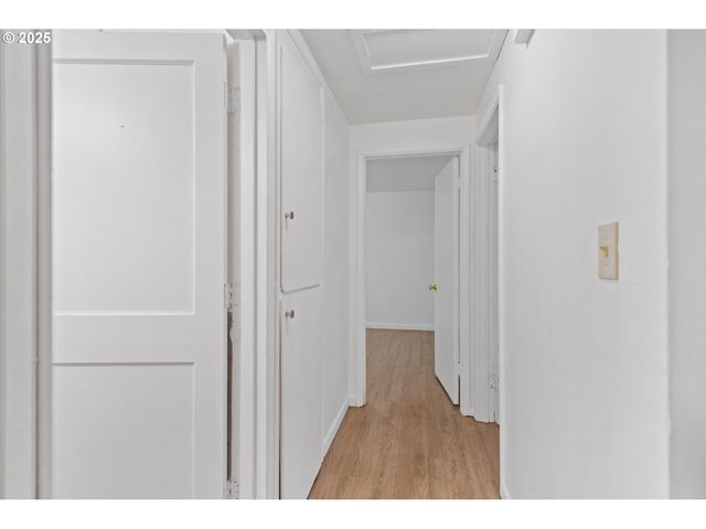 12030 Ne HOLLADAY St, Portland, OR 97220