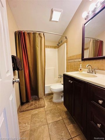 10461 9 Mile Road, Whitmore Lake, MI 48189