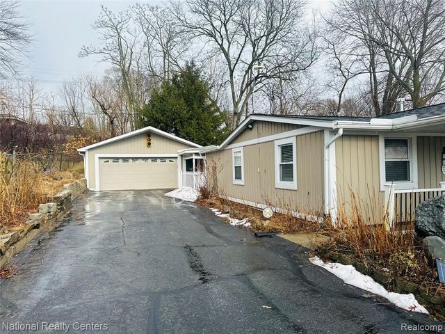 10461 9 Mile Road, Whitmore Lake, MI 48189