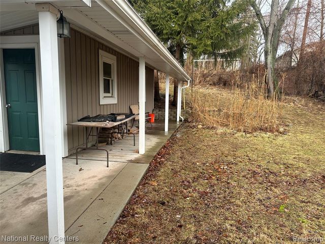 10461 9 Mile Road, Whitmore Lake, MI 48189