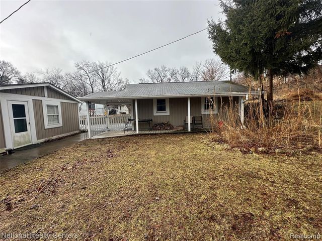 10461 9 Mile Road, Whitmore Lake, MI 48189