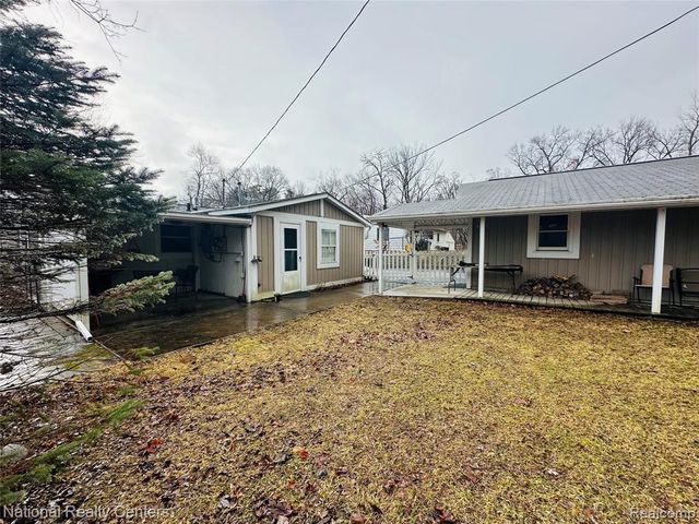 10461 9 Mile Road, Whitmore Lake, MI 48189