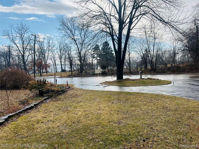 10461 9 Mile Road, Whitmore Lake, MI 48189