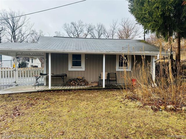 10461 9 Mile Road, Whitmore Lake, MI 48189