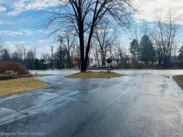 10461 9 Mile Road, Whitmore Lake, MI 48189