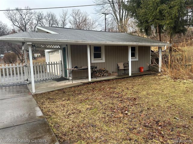 10461 9 Mile Road, Whitmore Lake, MI 48189