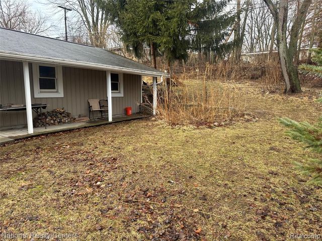 10461 9 Mile Road, Whitmore Lake, MI 48189