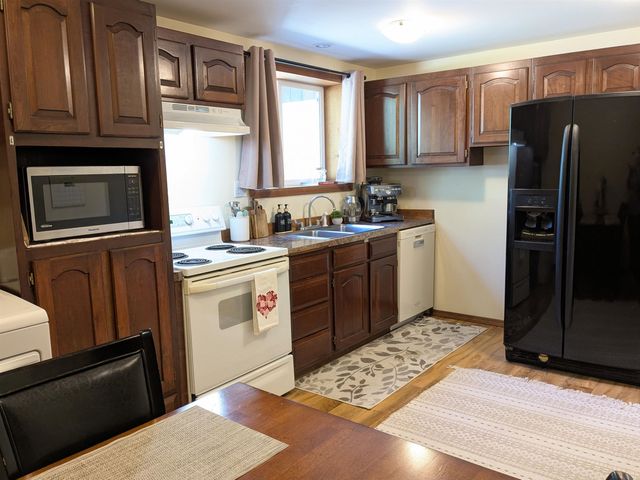3734-B N Deer Lake Rd, Loon Lake, WA 99148
