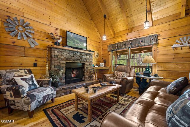 1728 Scenic Woods Way, Sevierville, TN 37876