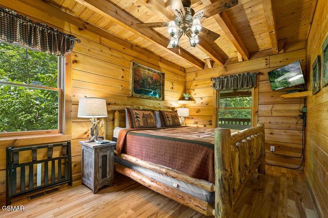1728 Scenic Woods Way, Sevierville, TN 37876