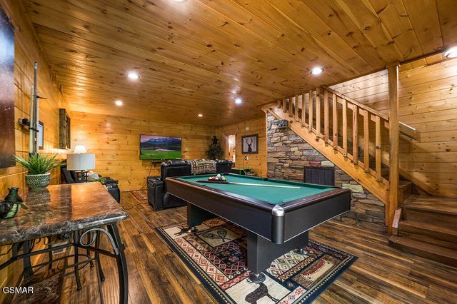 1728 Scenic Woods Way, Sevierville, TN 37876