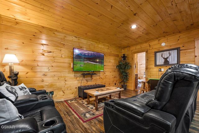 1728 Scenic Woods Way, Sevierville, TN 37876