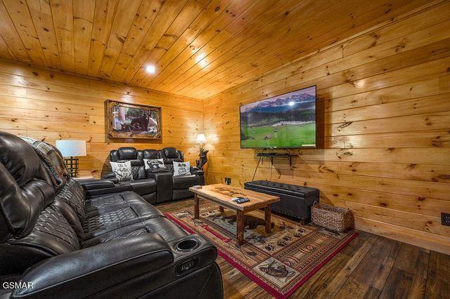 1728 Scenic Woods Way, Sevierville, TN 37876