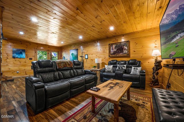 1728 Scenic Woods Way, Sevierville, TN 37876