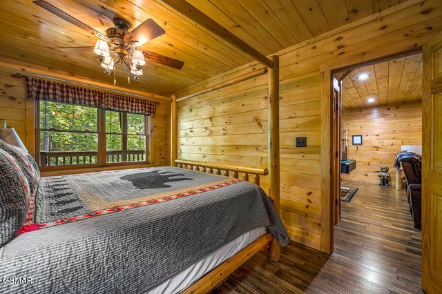 1728 Scenic Woods Way, Sevierville, TN 37876