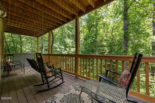 1728 Scenic Woods Way, Sevierville, TN 37876