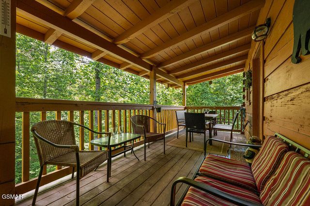 1728 Scenic Woods Way, Sevierville, TN 37876