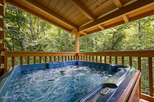 1728 Scenic Woods Way, Sevierville, TN 37876