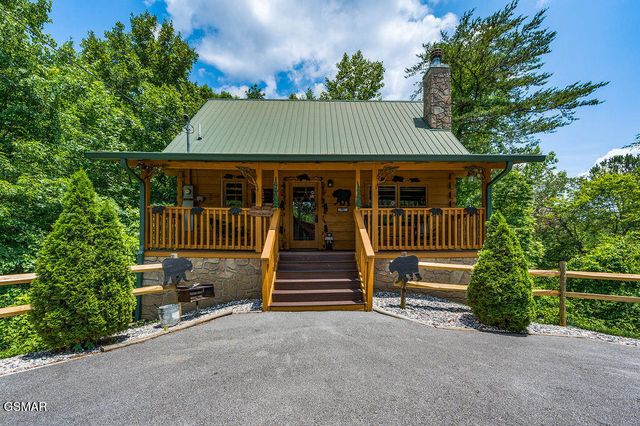 1728 Scenic Woods Way, Sevierville, TN 37876