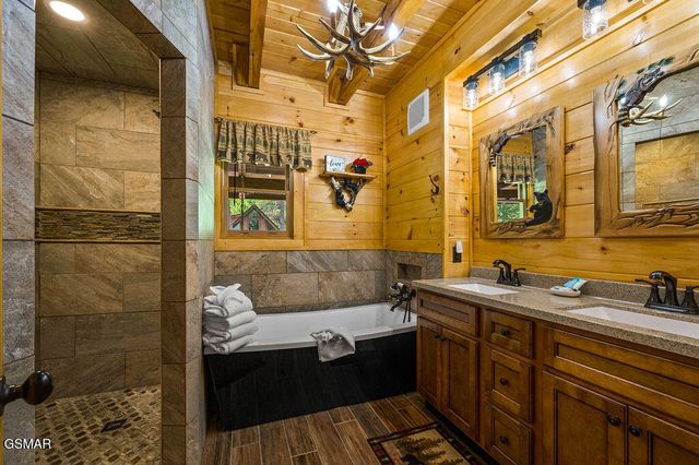 1728 Scenic Woods Way, Sevierville, TN 37876