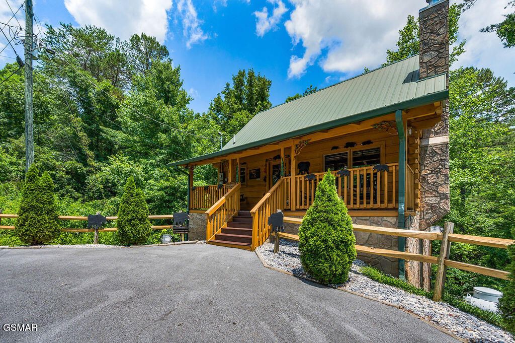 1728 Scenic Woods Way, Sevierville, TN 37876