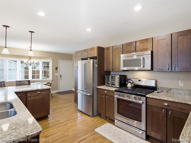 421 N Castell Avenue, Rochester, MI 48307