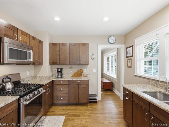 421 N Castell Avenue, Rochester, MI 48307
