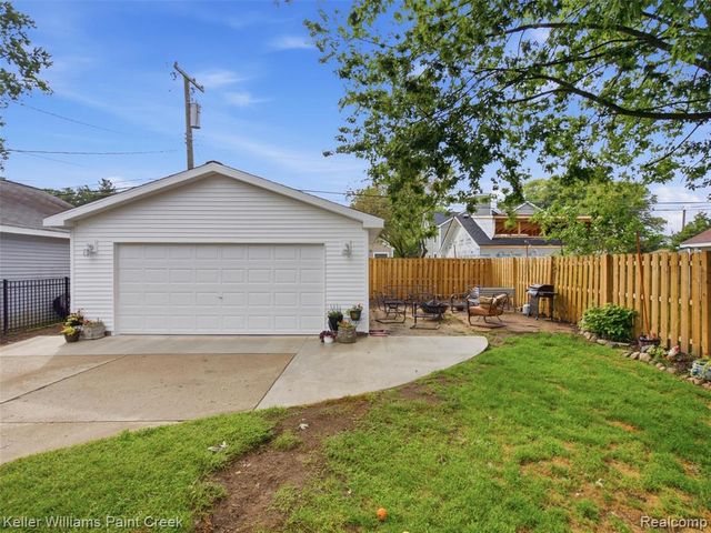 421 N Castell Avenue, Rochester, MI 48307
