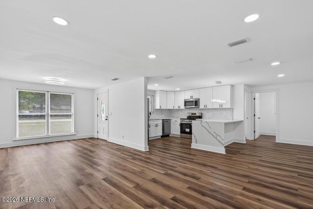 4020 FOREST Boulevard, Jacksonville, FL 32246