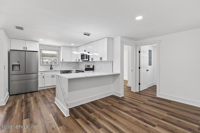 4020 FOREST Boulevard, Jacksonville, FL 32246