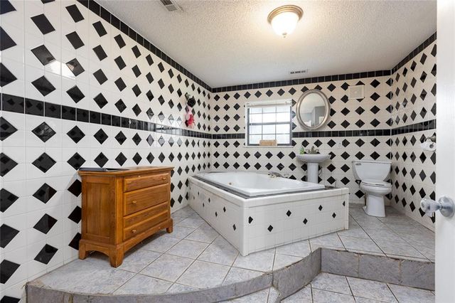 5321 NW 87th Court, Kansas City, MO 64154