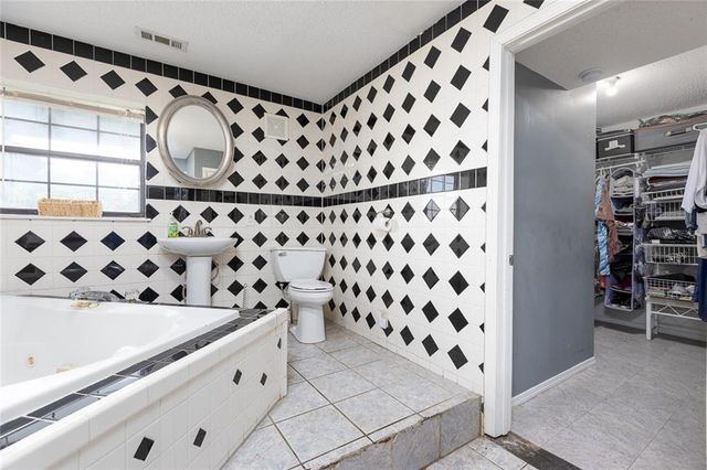5321 NW 87th Court, Kansas City, MO 64154
