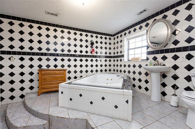 5321 NW 87th Court, Kansas City, MO 64154