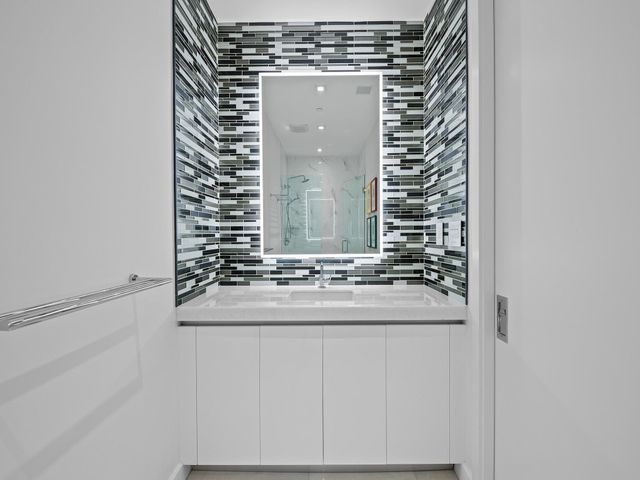 21 Isle Of Venice Drive 301, Fort Lauderdale, FL 33301