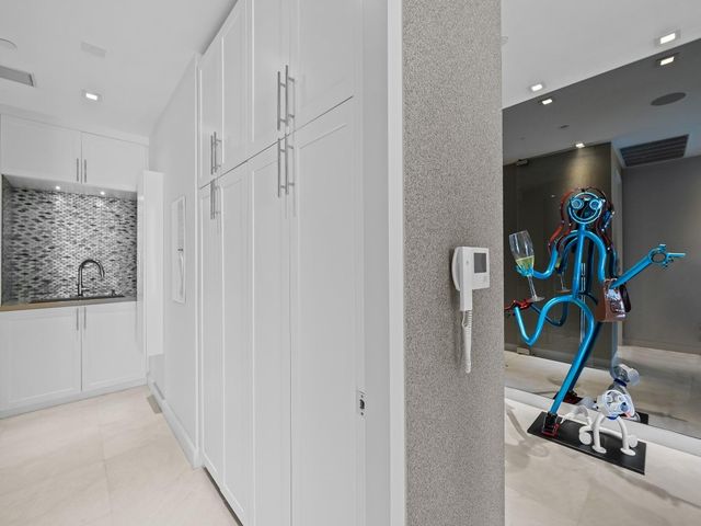 21 Isle Of Venice Drive 301, Fort Lauderdale, FL 33301