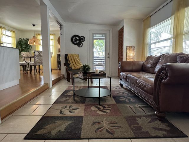 8661 SW 18th Place, Davie, FL 33324