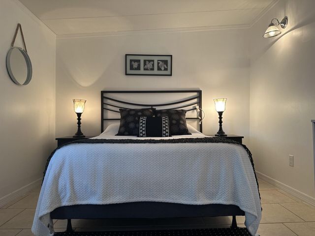 8661 SW 18th Place, Davie, FL 33324