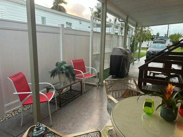 8661 SW 18th Place, Davie, FL 33324