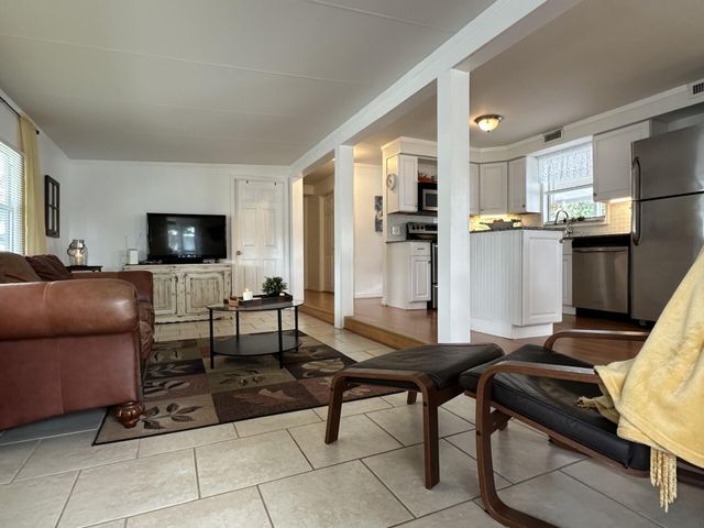 8661 SW 18th Place, Davie, FL 33324