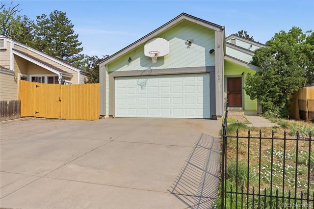 17805 E Ada Drive, Aurora, CO 80017