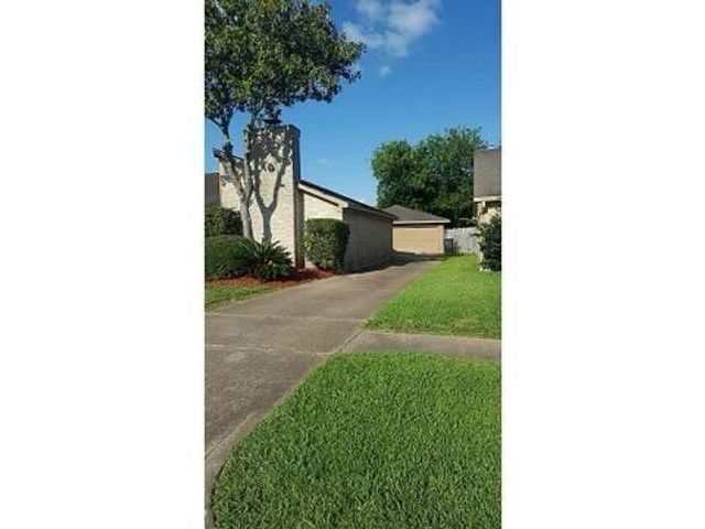 10827 Braes Forest Drive, Houston, TX 77071