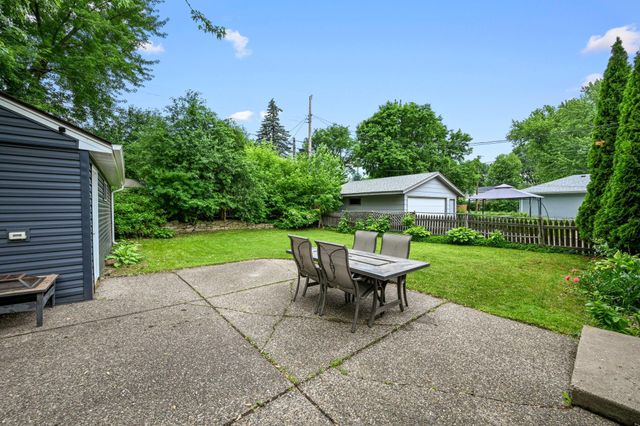 1031 Sumter Avenue N, Golden Valley, MN 55427