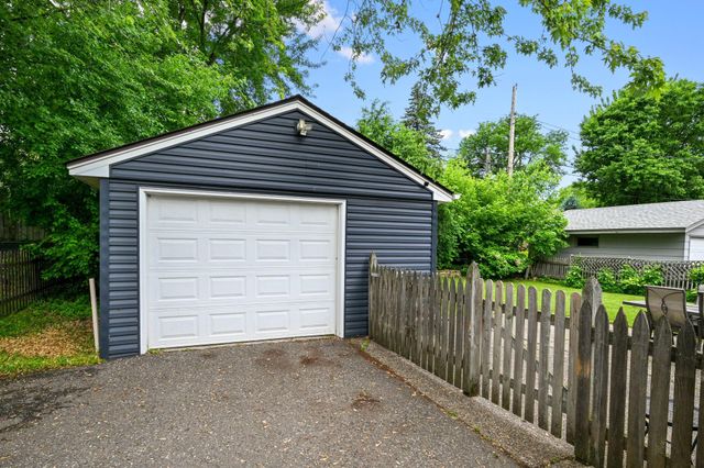 1031 Sumter Avenue N, Golden Valley, MN 55427