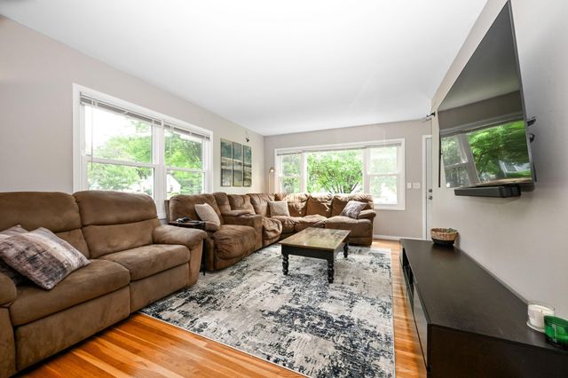 1031 Sumter Avenue N, Golden Valley, MN 55427