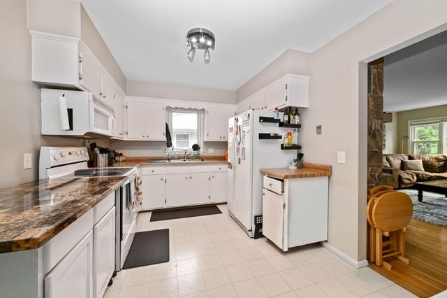 1031 Sumter Avenue N, Golden Valley, MN 55427