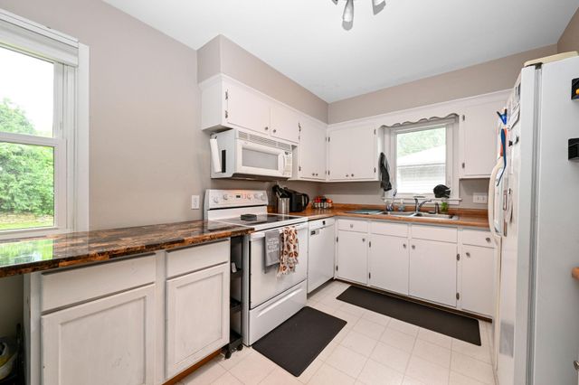 1031 Sumter Avenue N, Golden Valley, MN 55427