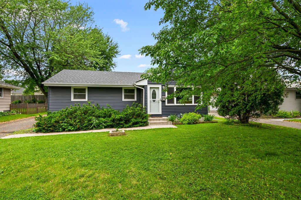 1031 Sumter Avenue N, Golden Valley, MN 55427