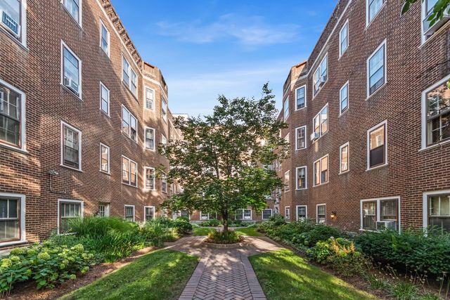 220 S Maple Avenue 42, Oak Park, IL 60302