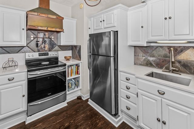 220 S Maple Avenue 42, Oak Park, IL 60302