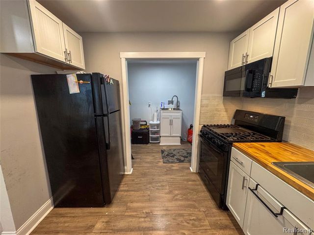 15684 Mcguire Street, Taylor, MI 48180